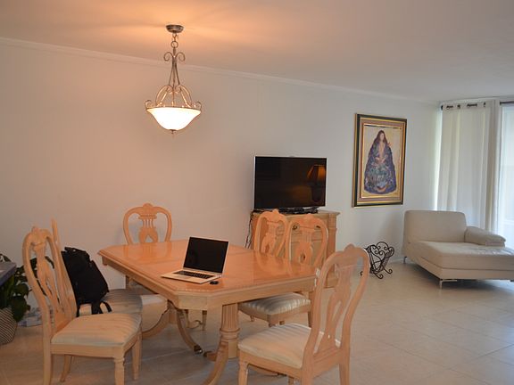 4th image of 1750 NE 191st St APT 317