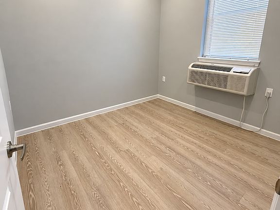 5th image of 204 Harrison St