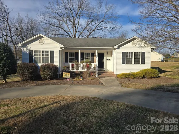306 W Roswell St, Troy, NC 27371