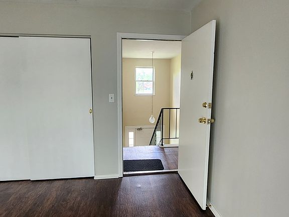 3rd image of 9302 Aylesbury Dr APT 4