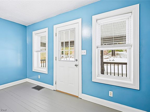 4th image of 1032 Hartwood Rd NW