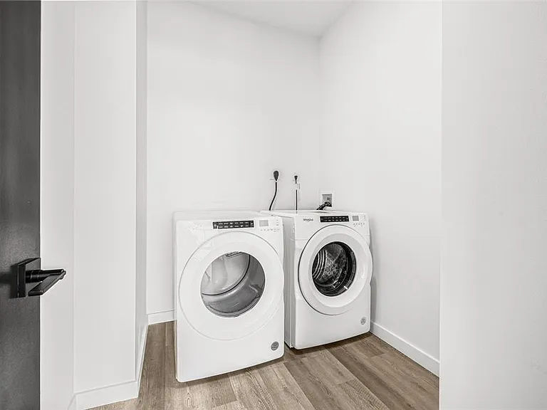 221 Main St N #Penthouse 1612 — Photo 15