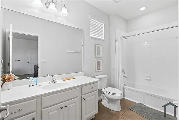 4445 Shiva Loop #4445 — Photo 30