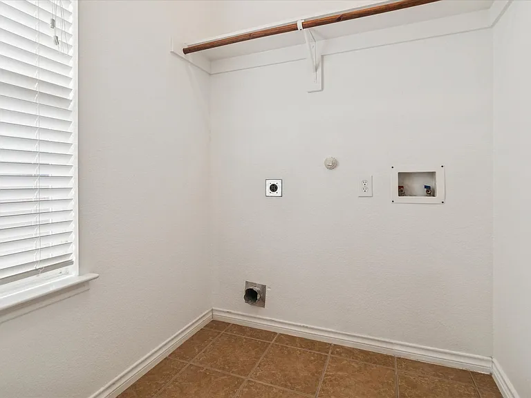 1116 Charleston Ln — Photo 23