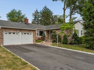 336 Darby Ln, Mountainside, NJ 07092