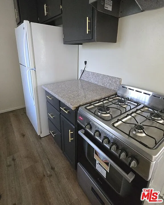 2 bed, 2.0 bath, 900 sqft, $1,900 — Photo 4