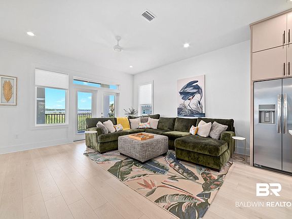 3rd image of 3222 Sea Horse Cir
