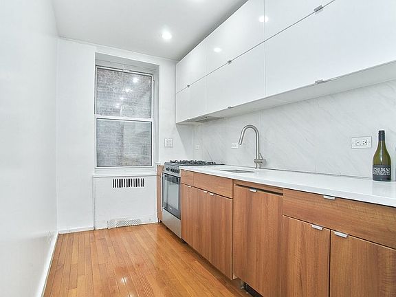 2nd image of 4300 Broadway APT 3J