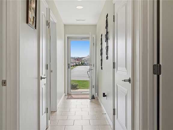 4th image of 2503 Village Green Cir