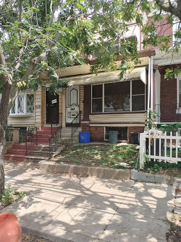 3 bed, 1.5 bath, 1304 sqft, $1,500 — Photo 1