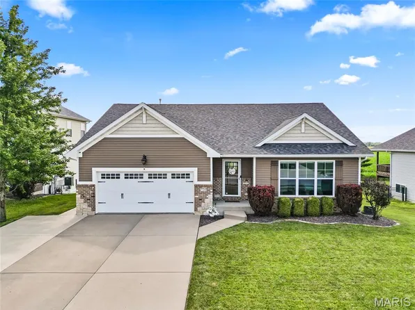720 W 5th St, Saint Jacob, IL 62281