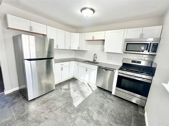 5th image of 34 Manor Dr