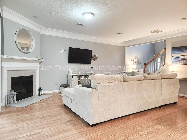3857 Lionheart Dr — Photo 13
