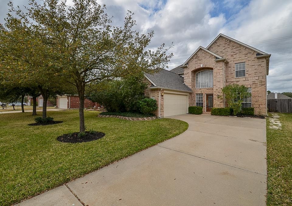 1st image of 10006 Edgewood Manor Ct