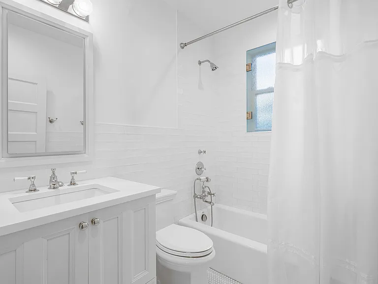 2nd floor hall bath