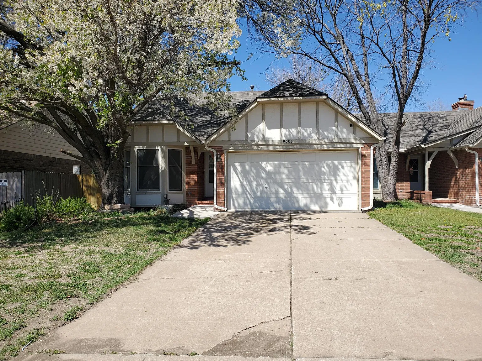 3 bed, 2.5 bath, 1850 sqft, $1,799 — Photo 1