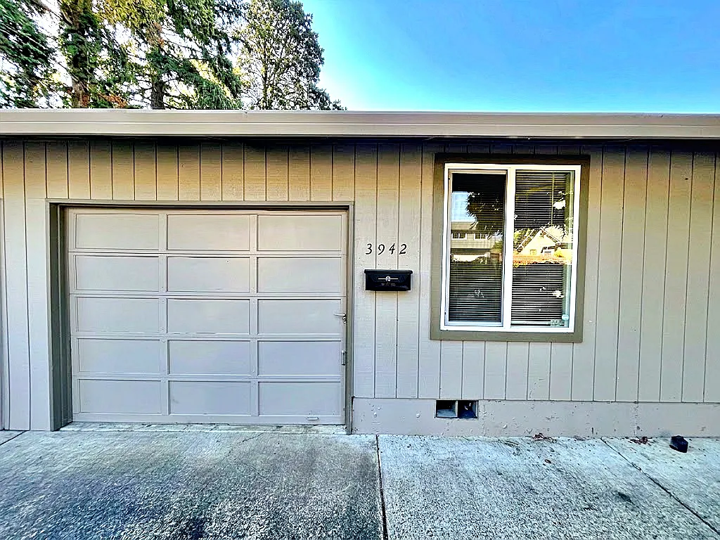 2 bed, 1030 sqft, $1,850 — Photo 1