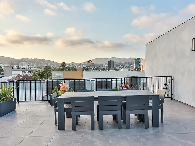 900 N Wilcox Ave #105 — Photo 35