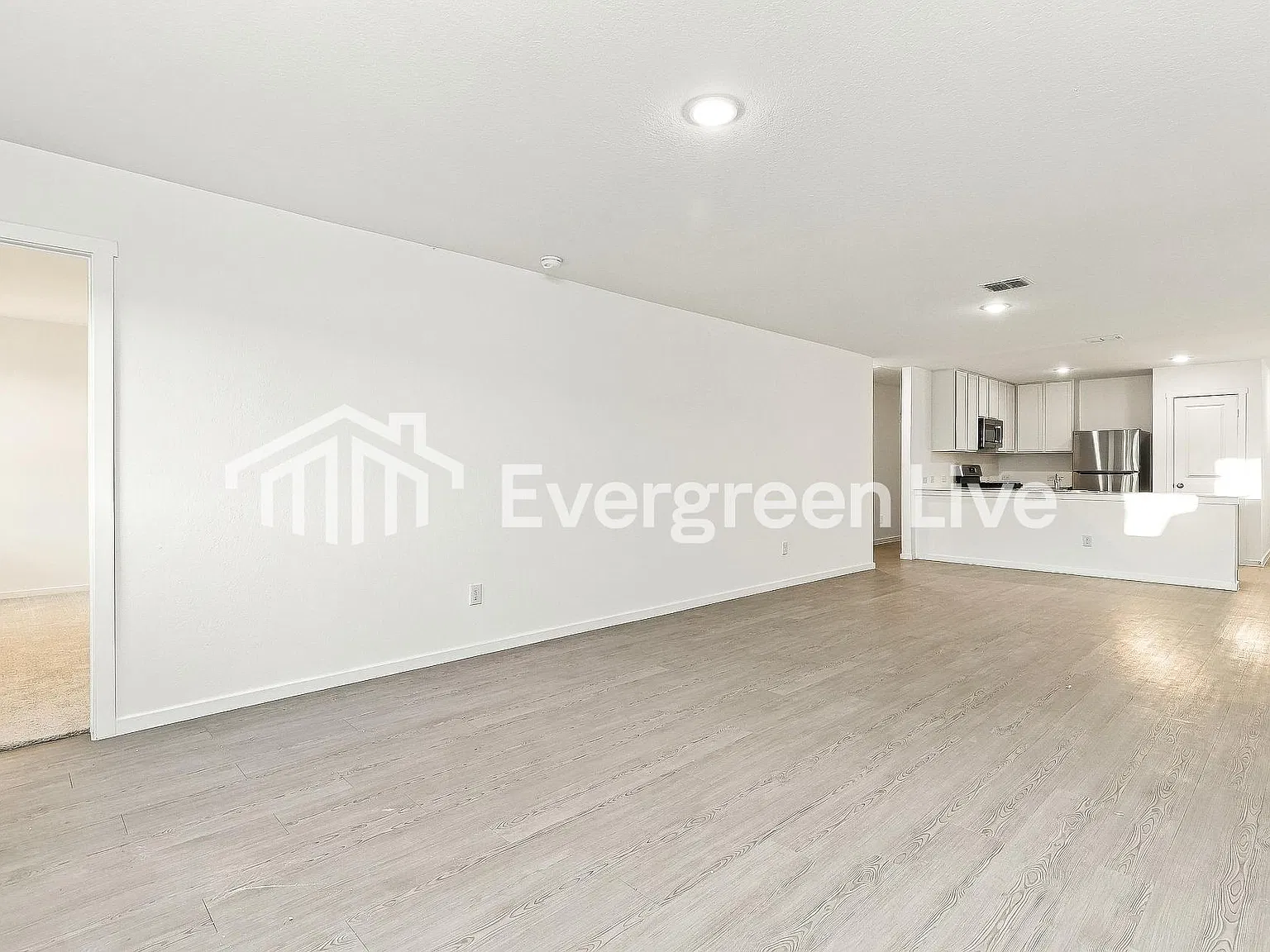 4 bed, 2.0 bath, 1575 sqft, $1,595 — Photo 3