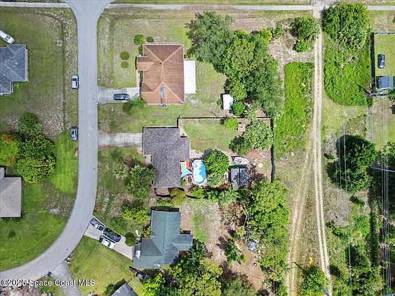 5th image of 1647 Elmhurst Cir SE