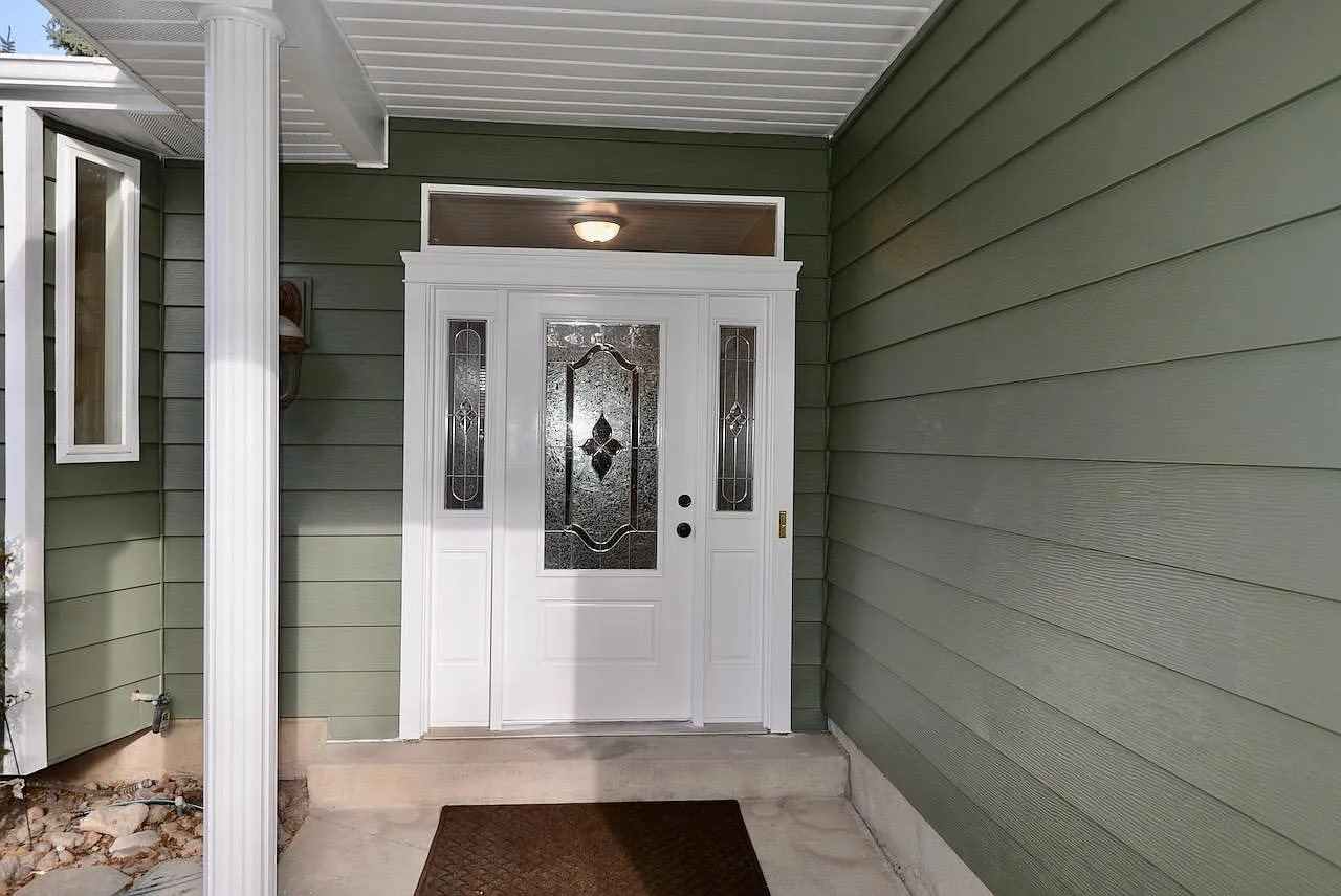 6 bed, 3000 sqft, $2,895 — Photo 2