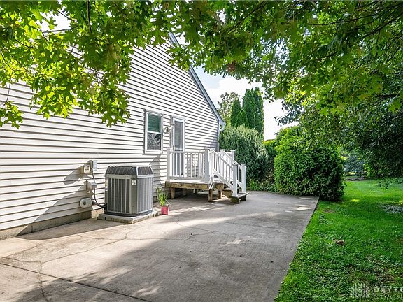 3rd image of 8240 Summer View Dr