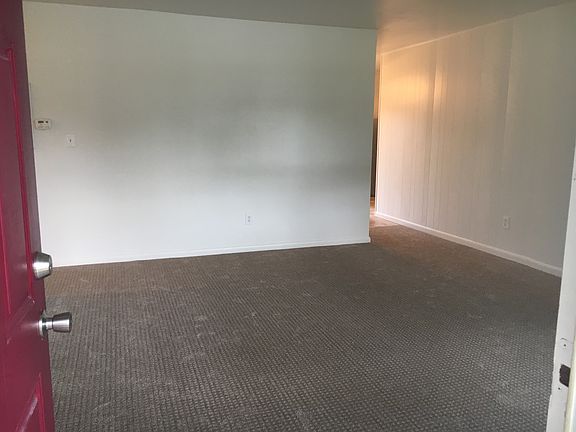 2nd image of 1464 Hillcrest Dr