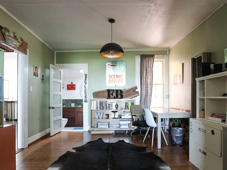Holladay Ave — Photo 30