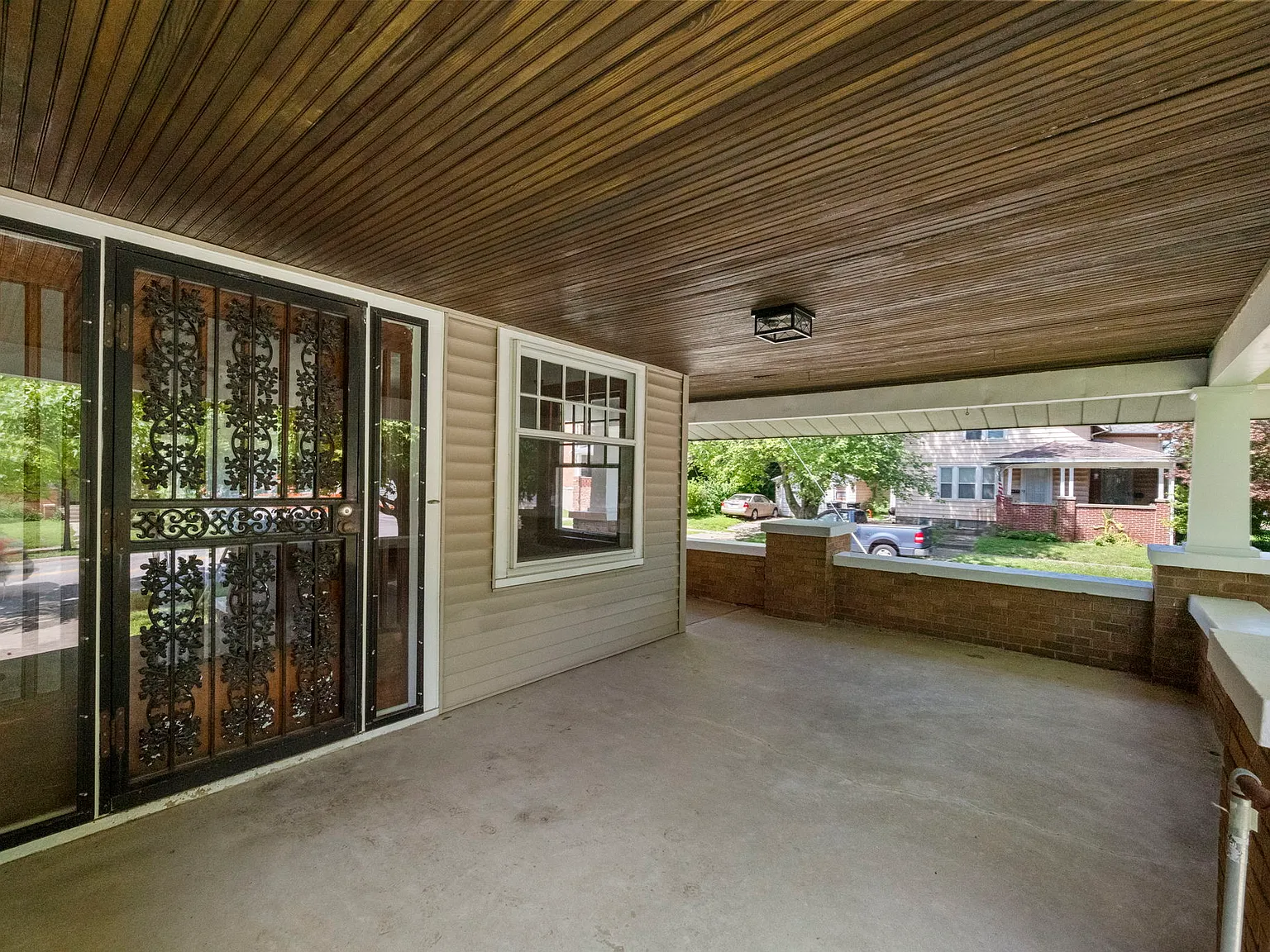 4 bed, 2364 sqft, $2,300 — Photo 2