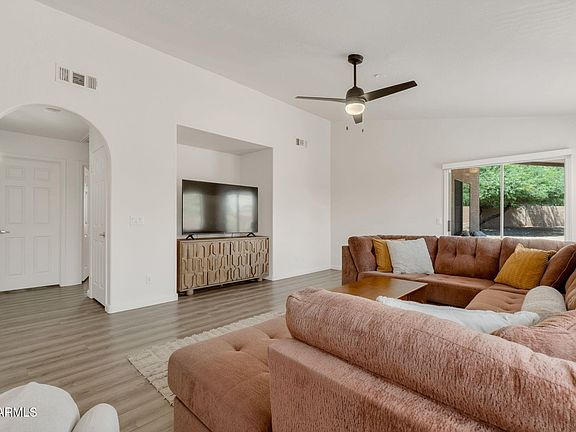 5th image of 636 W DUBLIN Street