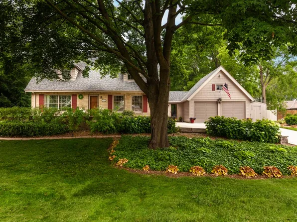 2657 North 117th STREET, Wauwatosa, WI 53226