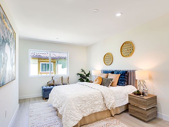 5th image of 1044 S Mollison Ave #16