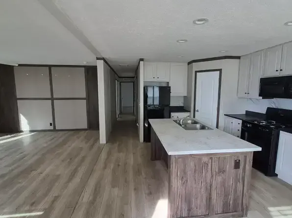 79 Park Estates Dr #79, Belleville, MI 48111