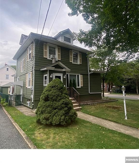 1st image of 883 Ray Avenue