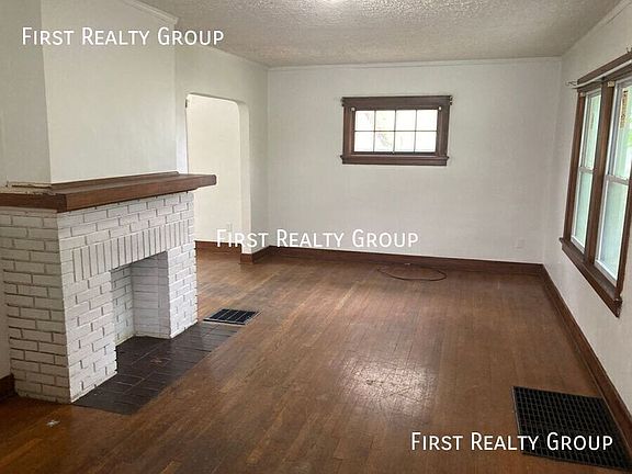 3rd image of 1324 W Fairview Ave
