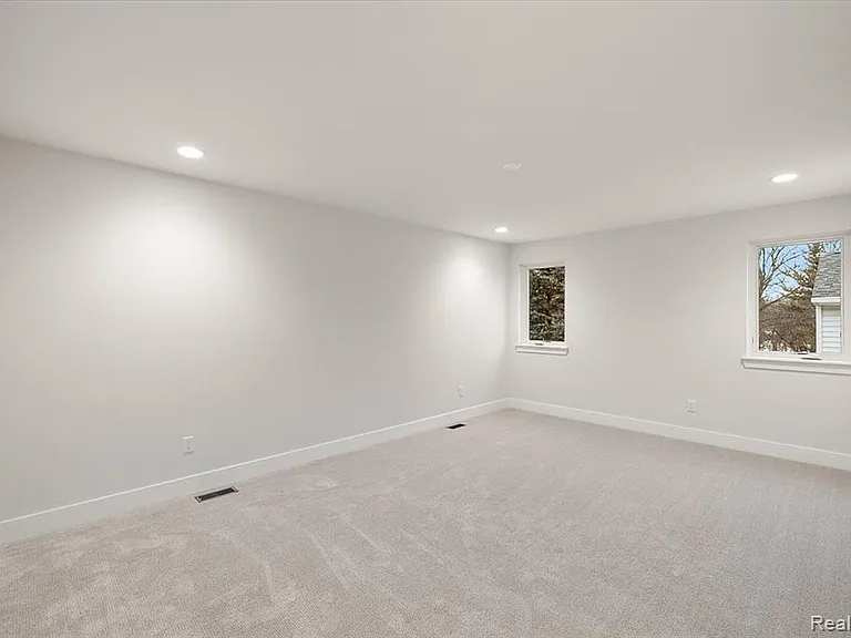 2911 Walsh Dr — Photo 38