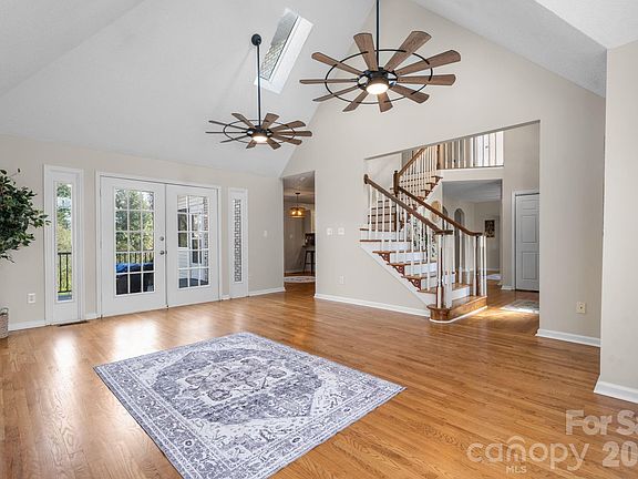 5th image of 1801 Twin Ponds Dr