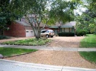 1528 Basswood Cir, Glenview, IL 60025