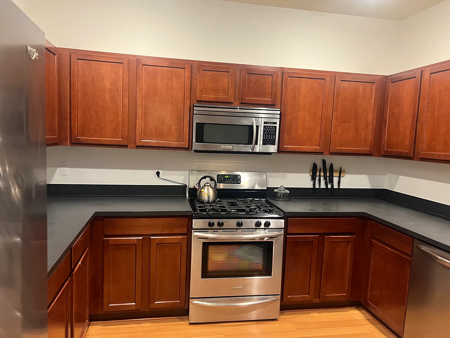 3 bed, 2.5 bath, 1642 sqft, $2,600 — Photo 2