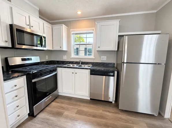 2391 Eight Mile Rd #24, Kawkawlin, MI 48631