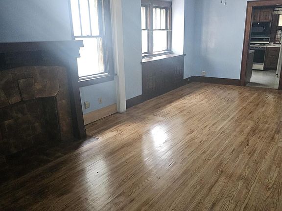2nd image of 606 E Archer Ave