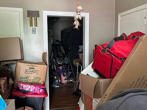 5th image of 214 Cunningham St