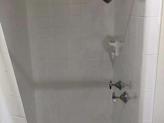 5th image of 840 Arcadia Ave #21