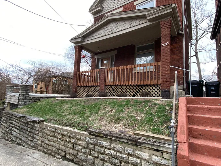 630 Straight St — Photo 2