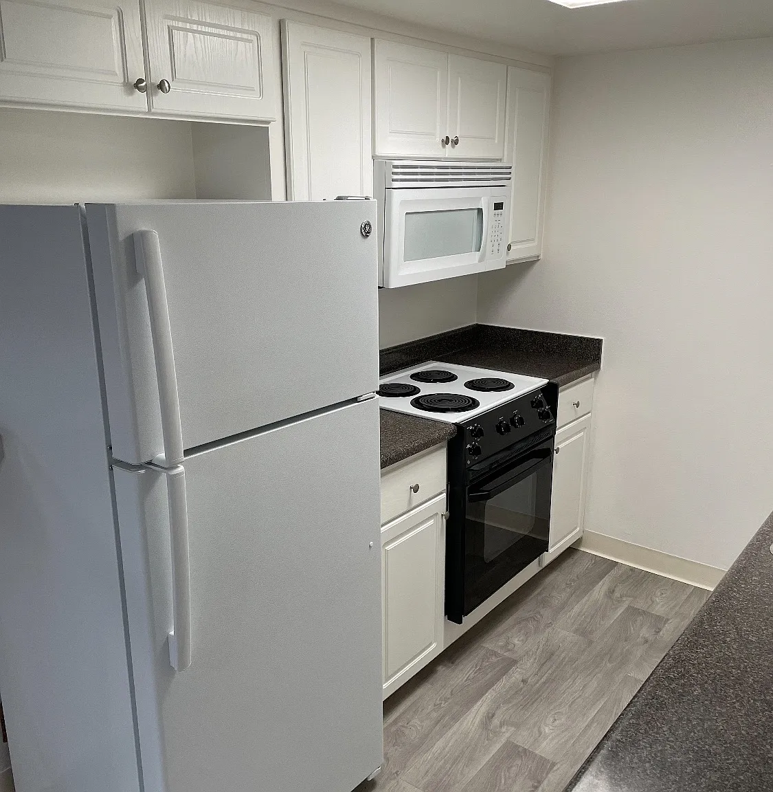 Carmel Court Apts — Photo 4