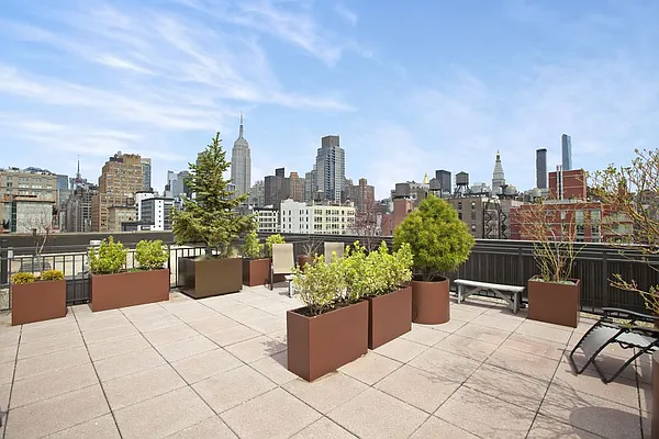 Sold by HomeDax Real Estate | media 11