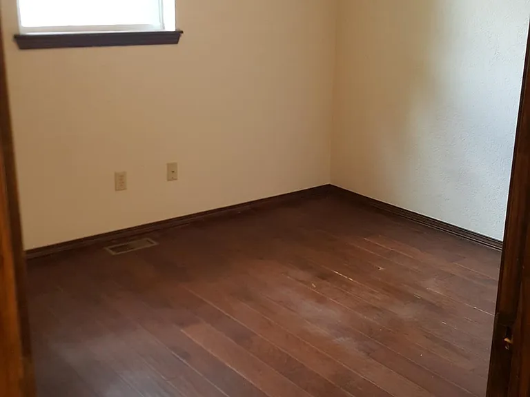 204 Redbud St — Photo 11