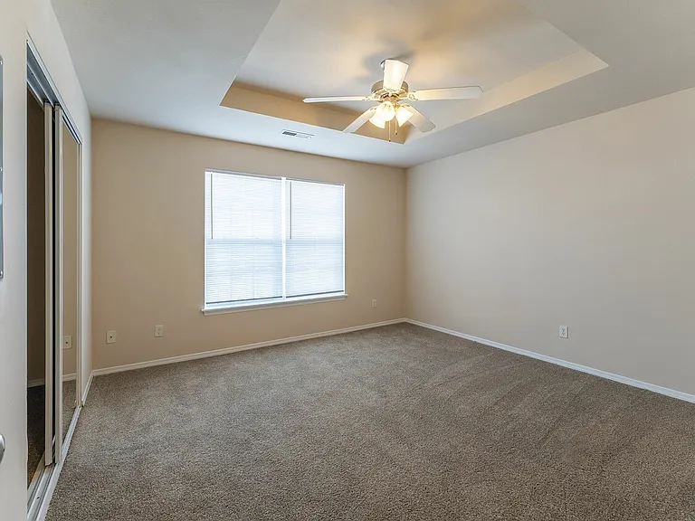 Sandstone Heights Apartments — Photo 41