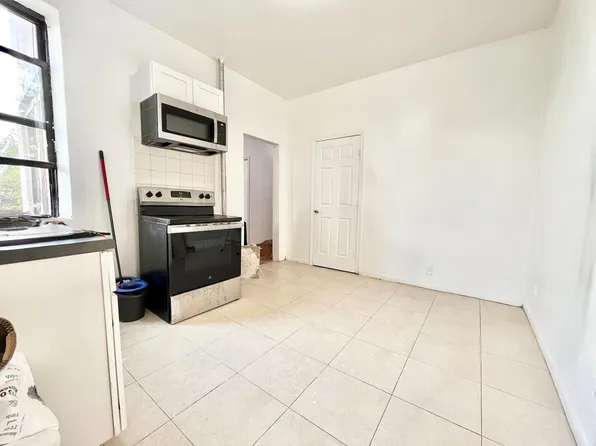 1677 President Street image 5 of 11