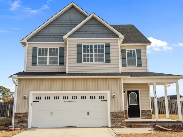 209 Trophy Ridge Dr, Richlands, NC 28574